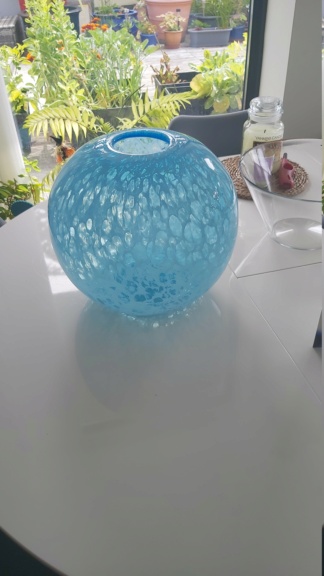 Unidentified blue spherical glass vase Img-2012