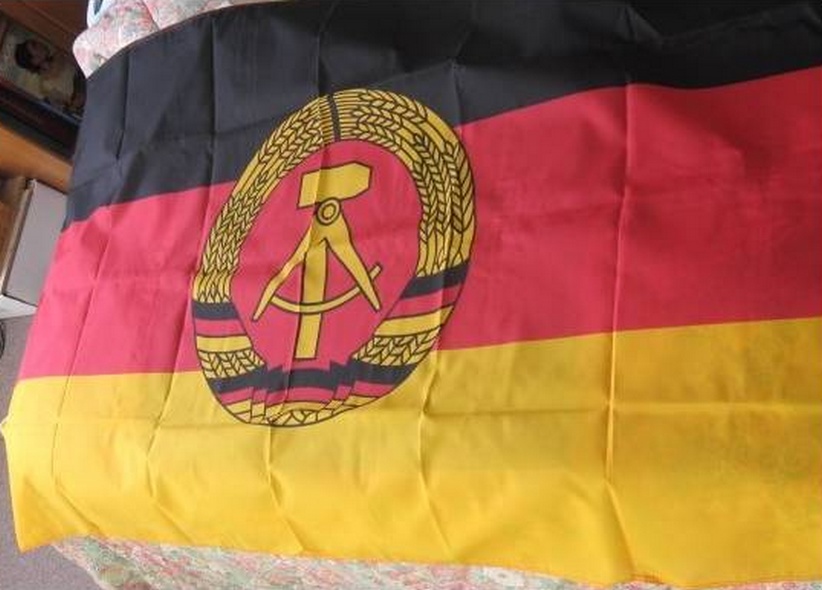 DRAPEAUX ALLEMAGNE APRES GUERRE Drapea11