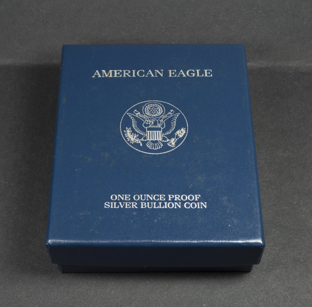 Photo essay of a proof Silver Eagle 2006_a11