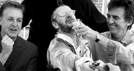 ringo - Paul, George & Ringo en 2001 Pboydm10