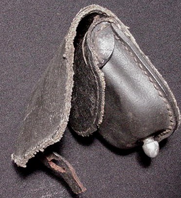 Un cap pouch en oil clothed Cap_po13