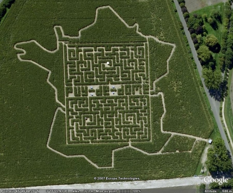 Les labyrinthes découverts dans Google Earth - Page 9 Labyri10