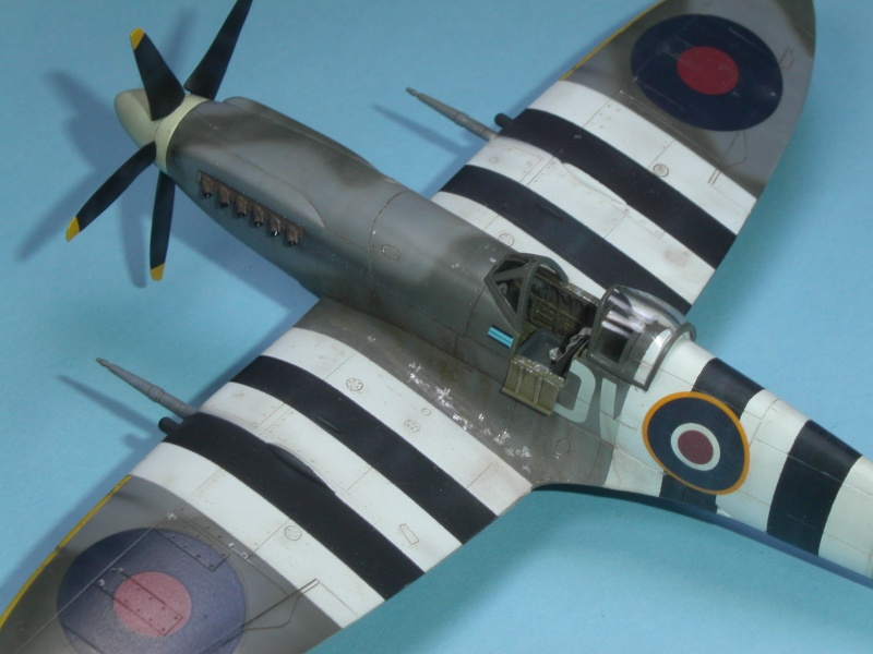 Supermarine Spitfire Mk XIVc Academy 1/72 Pict0810