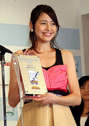 Smiling actress Masami Nagasawa tops weekly E news Masami10