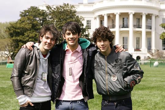 Jonas Brothers Resimleri - Sayfa 3 L_880110