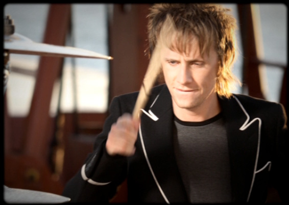 Dominic Howard - Page 2 Muse-110