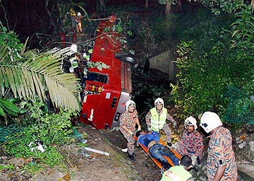 kemalangan bas plg ngeri... 14maut11