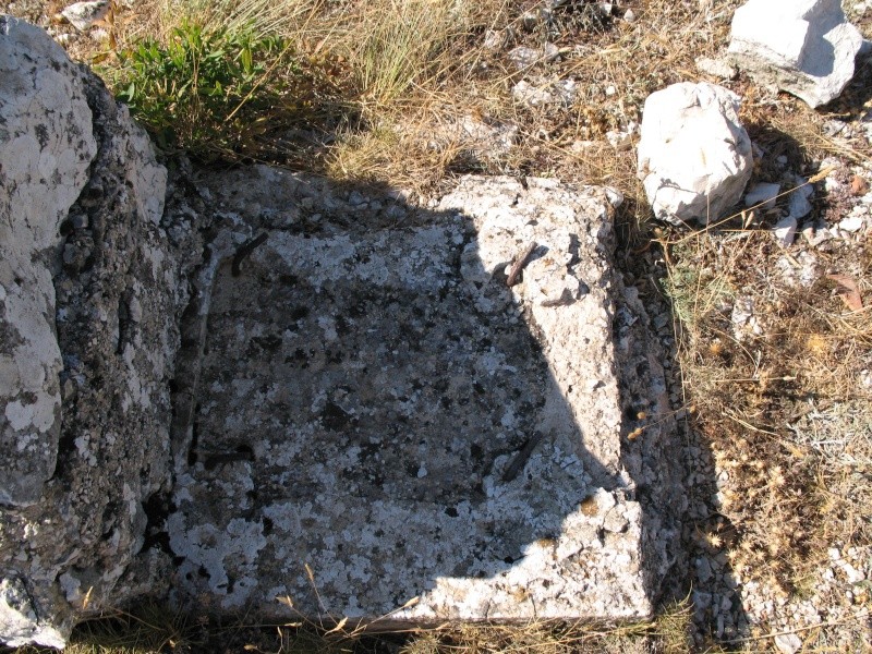 Sainte Baume:ruines à identifier Img_0516