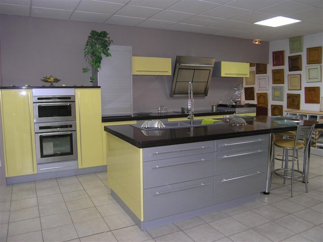 quelle couleur de mur pour une cuisine avec des meubles jaunes ? Cuisin11