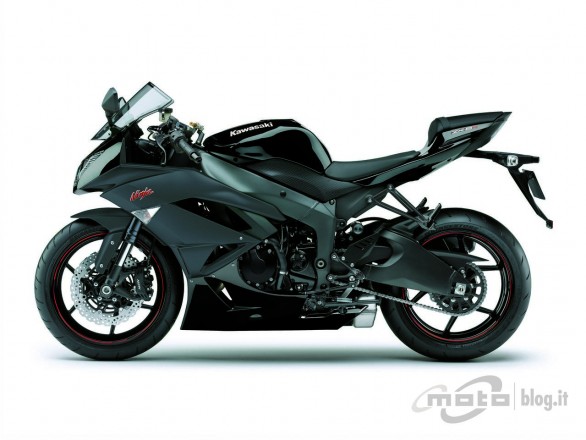 Kawasaki ZX6R modèle 2009 - Page 2 Kawasa12