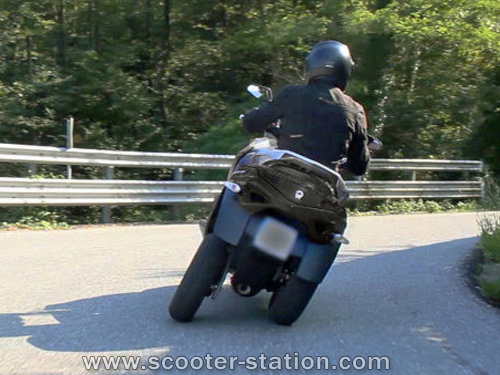 Quadro : Un scooter à 4 roues présenté à Milan  Quadro11