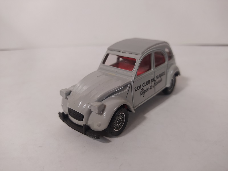Citroën miniatures, on a fêté la 2CV Img_2597