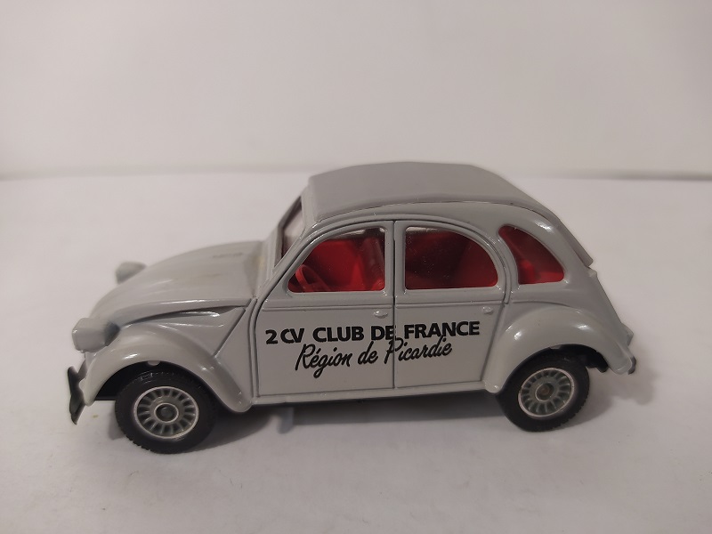 Citroën miniatures, on a fêté la 2CV Img_2598
