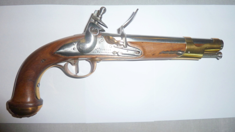 Voici mon pistolet Gardes du corps 2 èm model 1816 LOUIS XVIII 00115