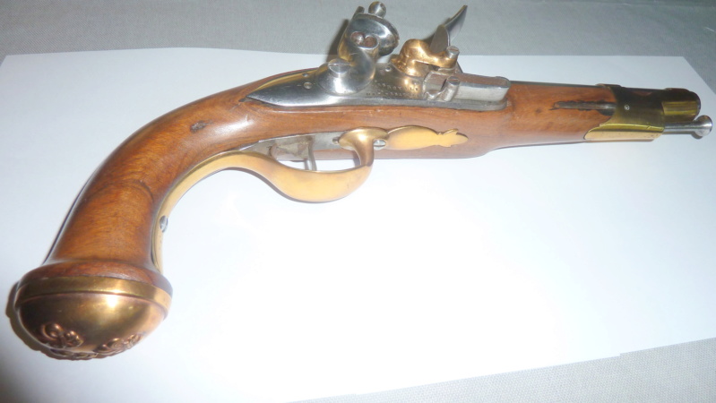 Voici mon pistolet Gardes du corps 2 èm model 1816 LOUIS XVIII 00315