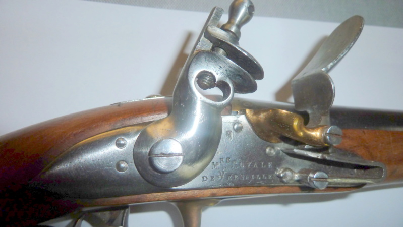 Voici mon pistolet Gardes du corps 2 èm model 1816 LOUIS XVIII 00413