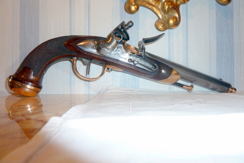 Voici mon pistolet Gardes du corps 2 èm model 1816 LOUIS XVIII Offici18