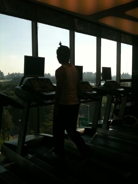 [Twitt Pic] Hwang SaBu postea foto de incógnita o.o Gym10