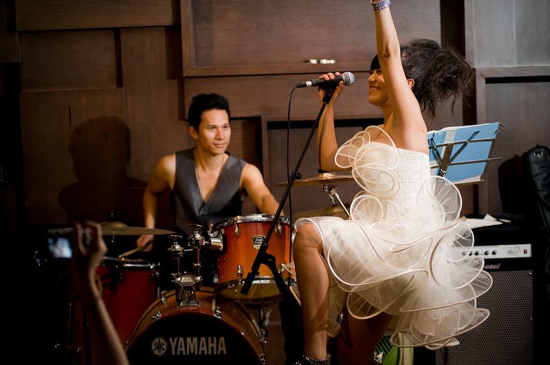 Ngắm Miss Vnbeauties "phiêu" cùng ... tay trống cừ khôi.... 510