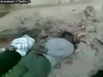  القذافي يعدم الجنود الليبين _رميآ بالرصاص_ الذين رفضوا إطلاق النار على المتظاهرين : فيديو بحجم 5 ميجا  Snapsh13