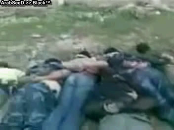  القذافي يعدم الجنود الليبين _رميآ بالرصاص_ الذين رفضوا إطلاق النار على المتظاهرين : فيديو بحجم 5 ميجا  Snapsh14