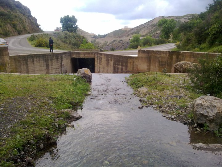 Tajeklayebt, à l'entrée du village d'Iouricene, Tizi - n'Berber 22299310