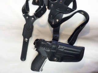 HOLSTER CUIR " MULTI FONCTIONS" : le "DREADFULL" by SLYE P1040315
