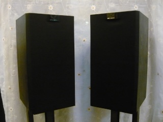 Kef Q60 bookshelf speaker (used) SOLD P1050024