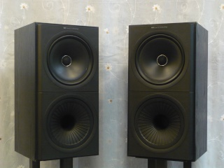 Kef Q60 bookshelf speaker (used) SOLD P1050026