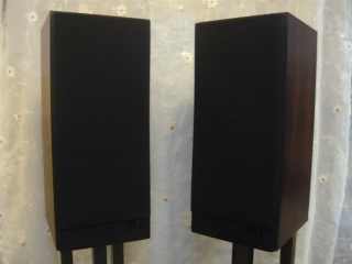 Kef 102/2 reference series bookshelf speaker (used) SOLD P1050028