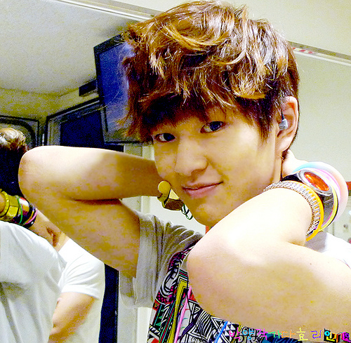 ♦ [ONEW] galerie photos Onew110