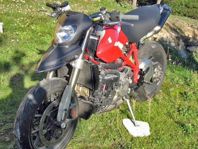 Rumors: Ducati Hypermotard 1198 liquid cooled  Ducati13