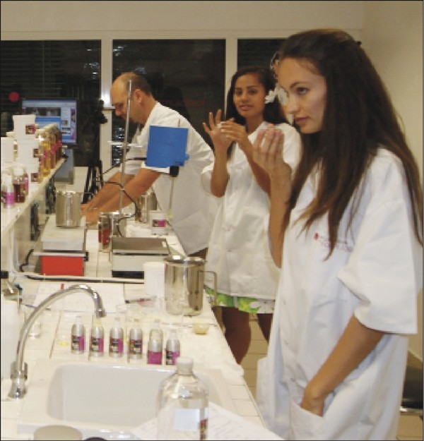 Articles sur la participation des candidates à la Cosmetic Academy 10307711