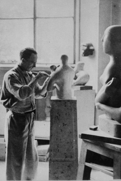 HENRY MOORE  Biog_111