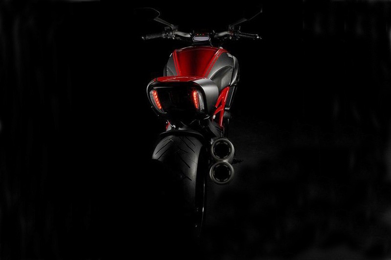 Infos sur la futur Ducati Diavel La-pre10