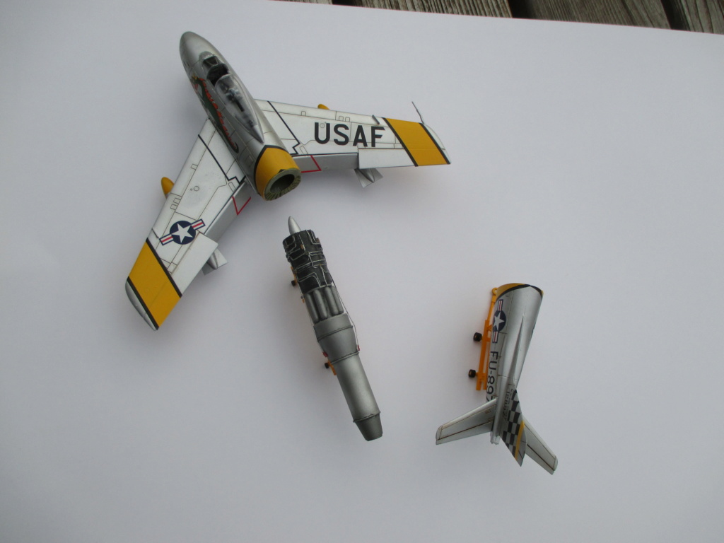 F-86F Airfix 1/72 tout ouvert + réacteur scratch Img_4014