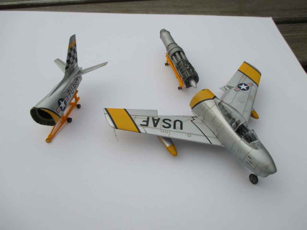 F-86F Airfix 1/72 tout ouvert + réacteur scratch Img_4017