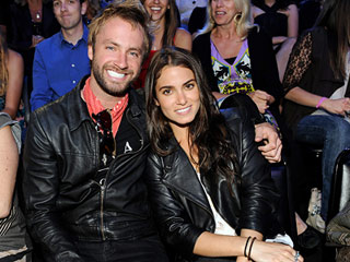 nikki Reed  asiste American Idol Final  Paul-m10