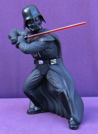 Les autres statues ou figurines de mon bureau... Darth_11