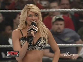 Mickie's Comeback [N'importe qu'elle fille sauf Maryse , pour que ce soit plus crédible] Ecw_on12