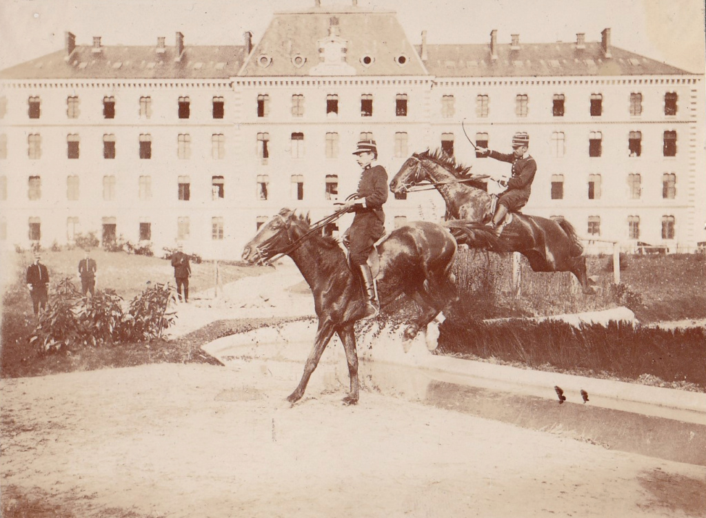 Photo des Officiers du 18e Dragon de Melun en 1904 Img_2014