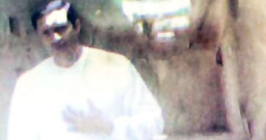 أول صورة لعلاء مبارك وسرور بـ"الترينج الأبيض" داخل طره  S4201121