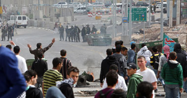 مواجهات بين فلسطينيين وقوات الاحتلال بشعفاط  Smal3210