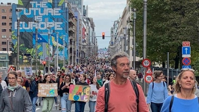 Grande #marche pour le #climat à #Bruxelles : plus de 25.000 personnes réclament des mesures fortes de la part du #politique 371bce10