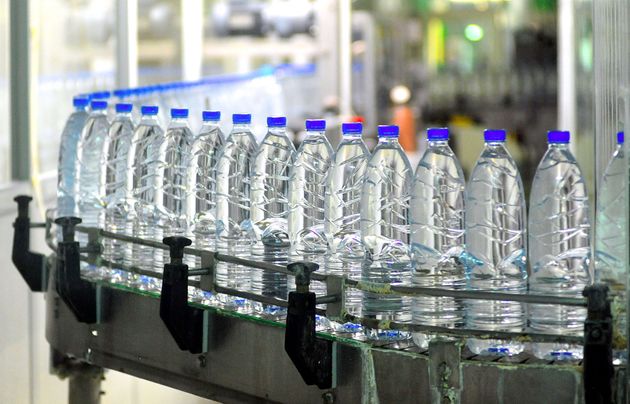 Le #gouvernement veut consigner les #bouteilles en #plastique et les #canettes 5d095810