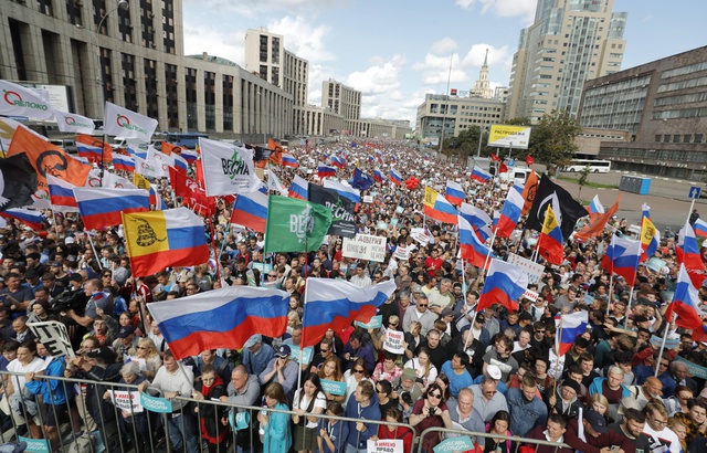 #Russie : Plus de 20.000 #manifestants pour réclamer des #élections locales libres 640x4327