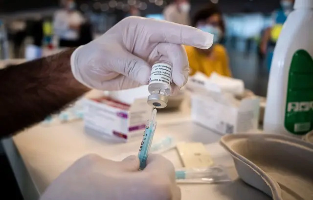 #Vaccination : Trois nouveaux cas de #thromboses et deux #décès associés à #AstraZeneca en #France 640x4638