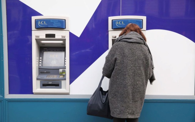 #Banques : retirer de l’#argent liquide pourrait bientôt coûter plus cher 6tmm6f10