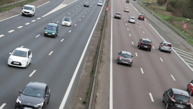 Vous roulez sur la voie du milieu de l’#autoroute ? Ça peut vous coûter 35 euros 987e5f10