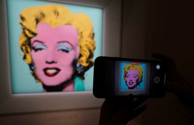 Un portrait de #MarilynMonroe par #AndyWarhol vendu 195 millions de dollars, un record B4932711